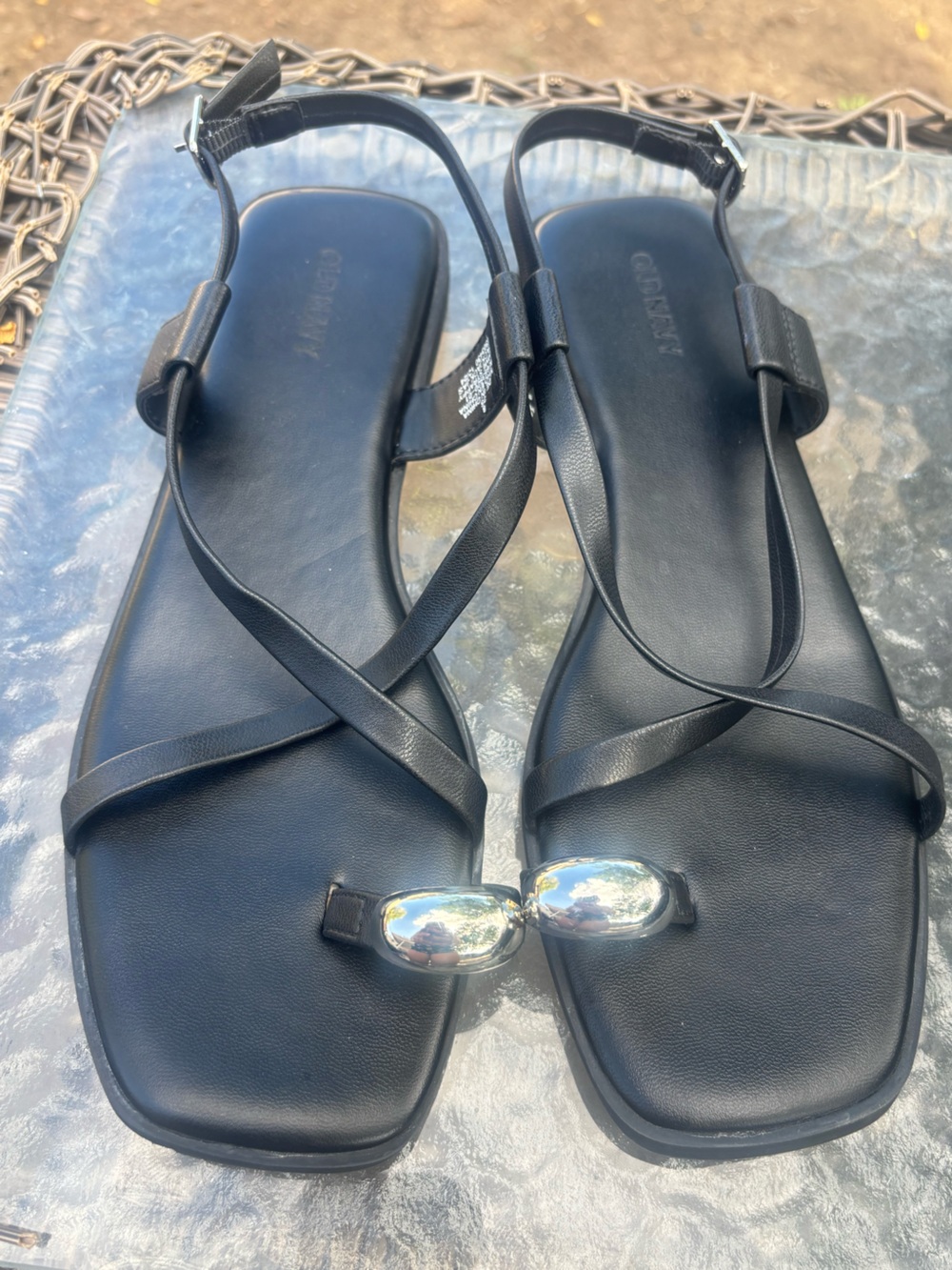 Grey Comfort Leather Toe-Loop Sandals with Silver Accent